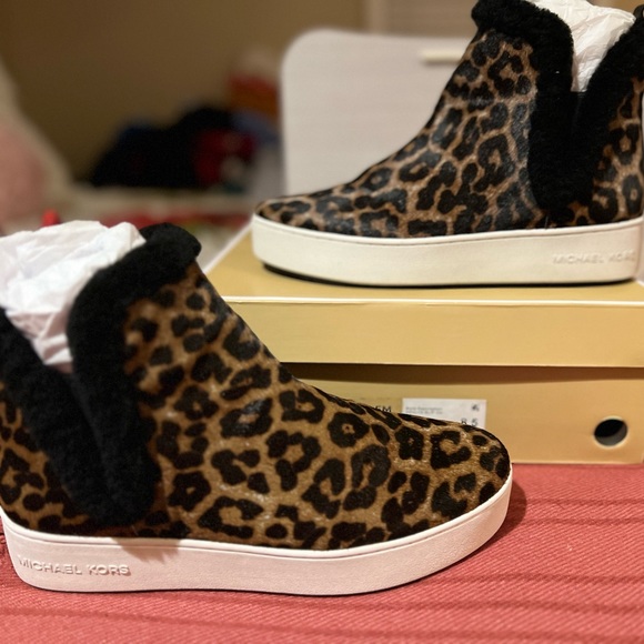 Michael Kors Ashlyn Shearling Lined Bootie   in Leopard print  Sz 8.5  RARE - Picture 2 of 15
